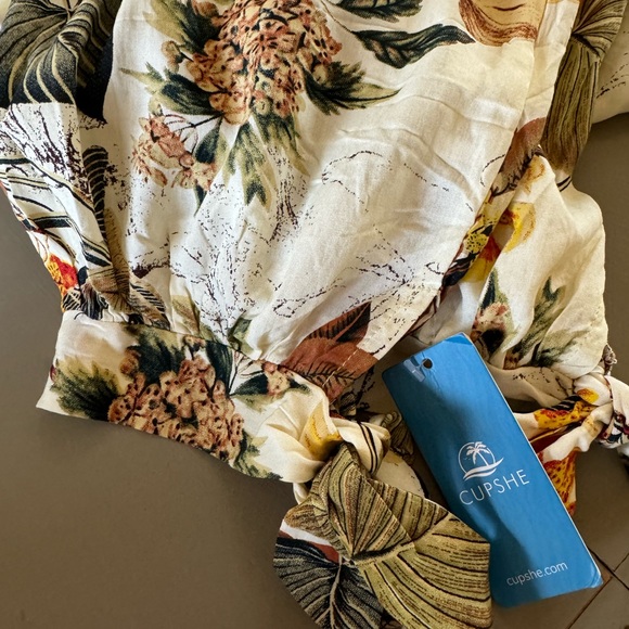 Cupshe Tropical Leaf Print Drawstring Jogger Jumpsuit Size Medium New with Tags - Picture 4 of 5